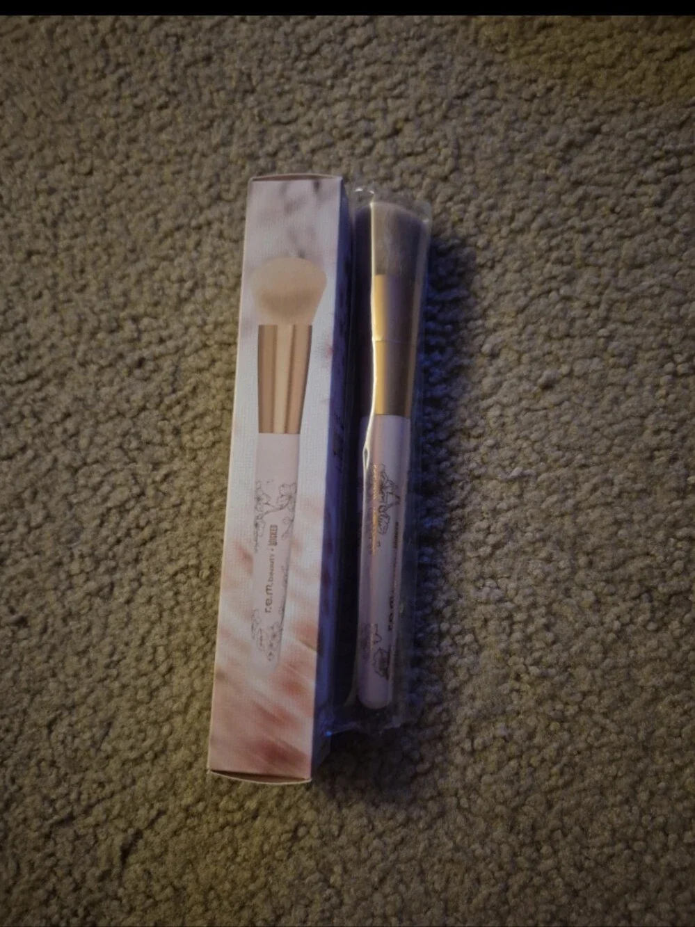 R.E.M. BEAUTY X WICKED CHERRY BLOSSIM BLUSH BRUSH
